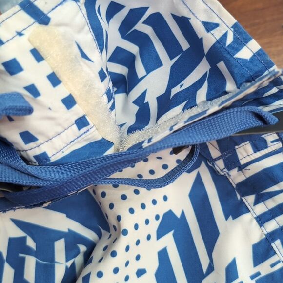 Under Armour Blue Print Swim Board Shorts Sz Youth Small - Picture 6 of 7